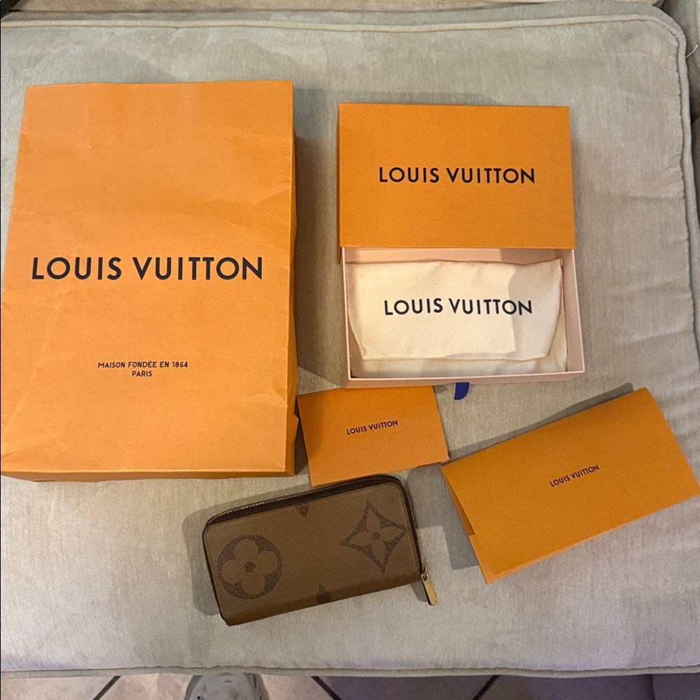 Louis Vuitton Monogram Giant Pattern Coated Canvas Zippy Wallet - Picture 9 of 9